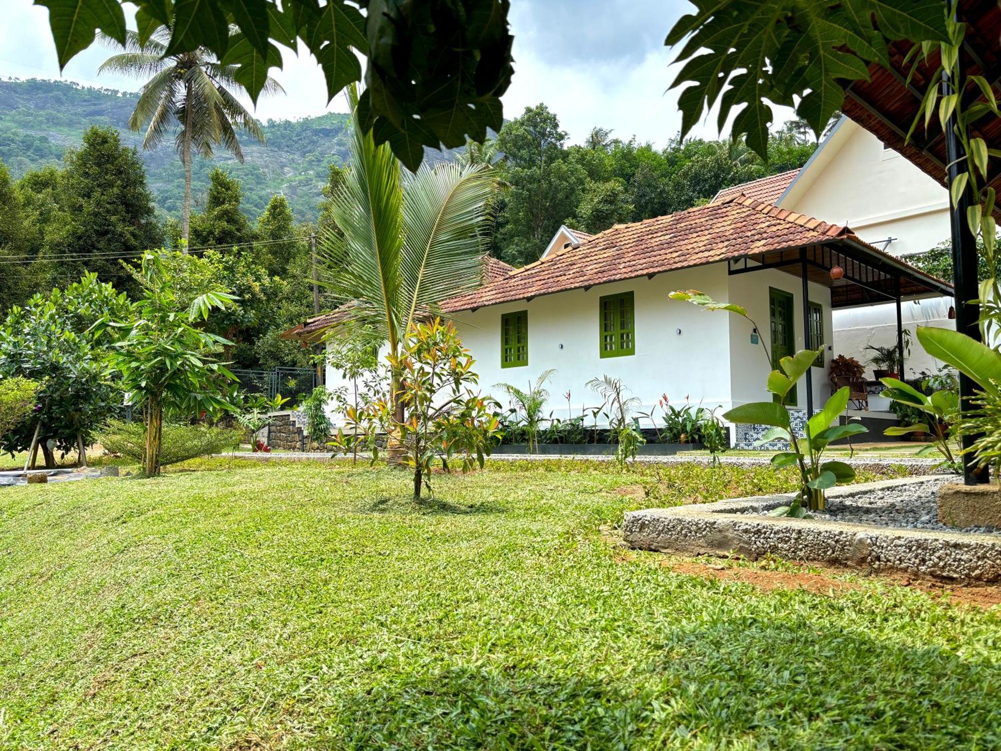 Calm Shack - 2 Bedroom-Boutique Farm Stay Munnar Esterno foto